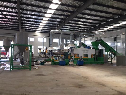Qualität  PP Raffia Bag Granulating Plastic Recycling Machine Line 380V 50HZ usine