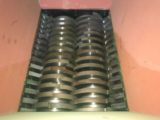 Wellen-Reißwolf-Maschine des Zwillings-18.5kw, zerreißende Maschine des dauerhaften Reifens