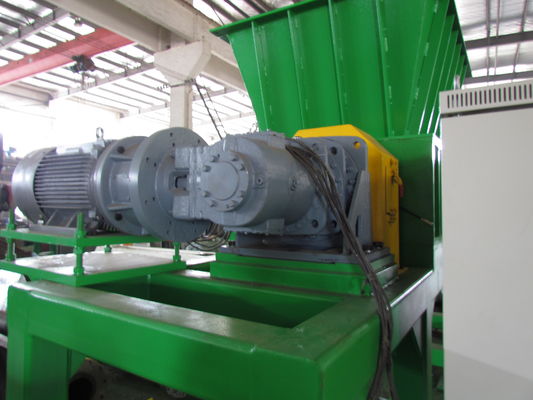 Wellen-Reißwolf-Maschine des Zwillings-18.5kw, zerreißende Maschine des dauerhaften Reifens