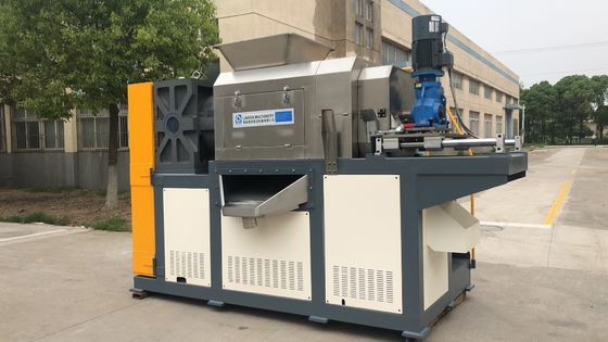 überschüssiger pp. gesponnener Film der Taschen pp., der Pelletisierungsmaschine, überschüssigen Plastikfilm aufbereitet Maschine, PET pp. aufbereitet Maschine zusammendrückt