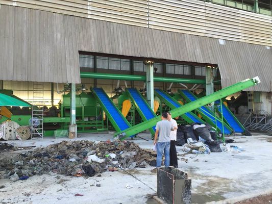 Die Phase 3, die gesponnen wird, sackt den Plastikfilm ein, der Maschine aufbereitet
